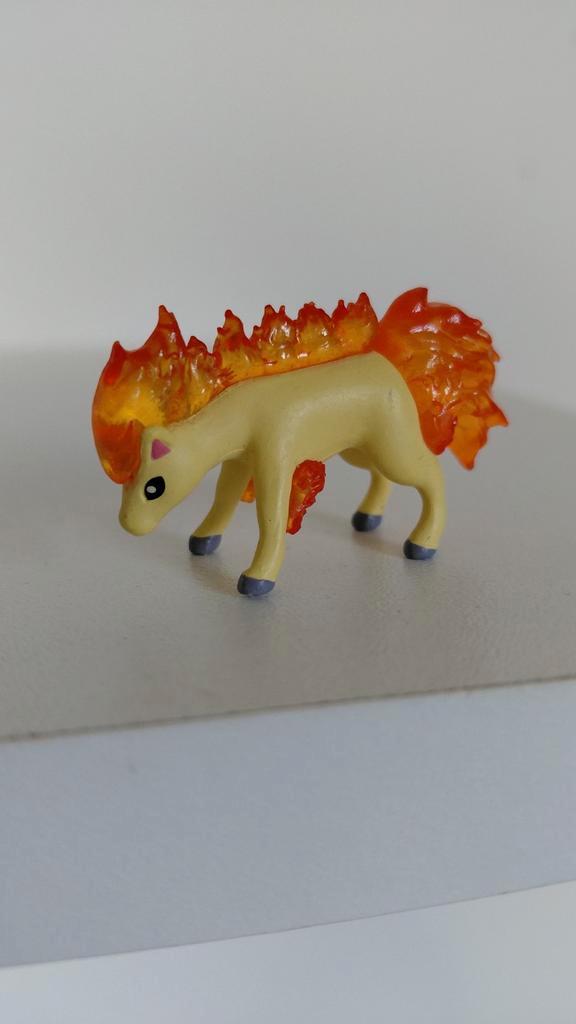 Ponyta Pokémon Nintendo poppetje, Verzamelen, Poppetjes en Figuurtjes, Zo goed als nieuw, Ophalen of Verzenden
