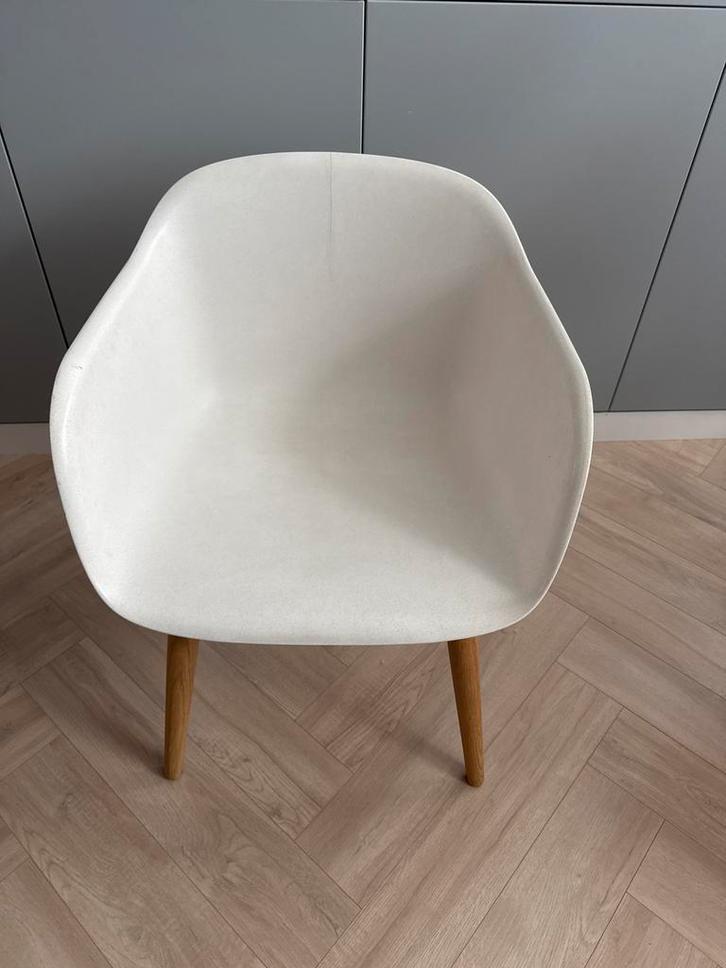 Muuto Fiber Wood stoel wit - beschadigd, Huis en Inrichting, Stoelen, Gebruikt, Eén, Hout, Wit, Ophalen