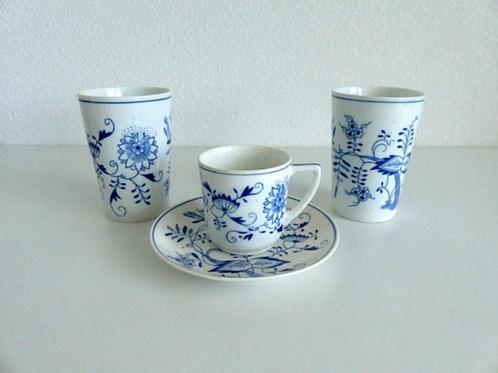 Louis Regout Zwiebelmuster melkbekers, kop en schotel, Antiek en Kunst, Antiek | Servies los, Ophalen of Verzenden