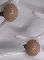MOOIE BEIGE OORKNOPJES NIEUW, Sieraden, Tassen en Uiterlijk, Oorbellen, Overige materialen, Beige, Nieuw, Ophalen of Verzenden