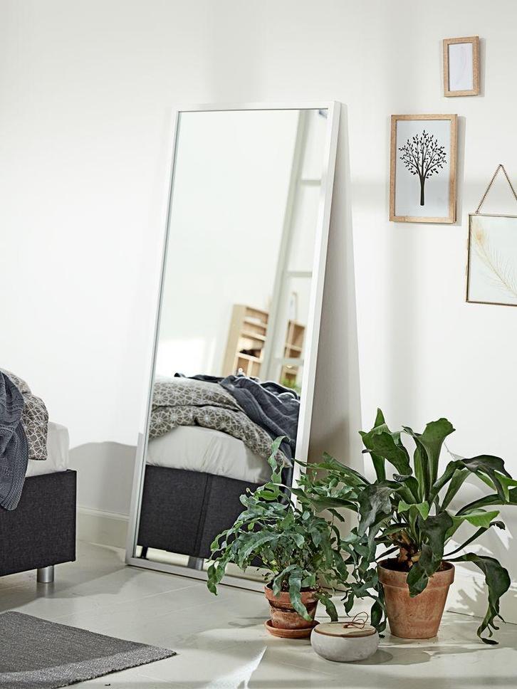 Nieuw in doos: grote witte spiegel van de jysk (Obstrup), Huis en Inrichting, Woonaccessoires | Spiegels, Nieuw, 50 tot 75 cm