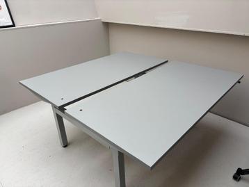 Dubbel Bureau + 2 Bureaustoelen beschikbaar voor biedingen