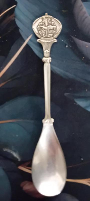 Verzilverd lepeltje luchtmacht. beschikbaar voor biedingen