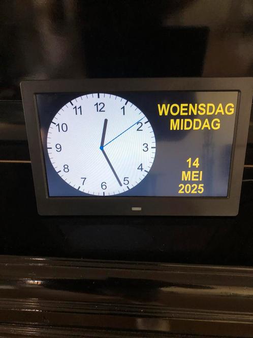 Senioren dementie digitale kalender klok + fotolijst, Huis en Inrichting, Woonaccessoires | Klokken, Zo goed als nieuw, Ophalen of Verzenden