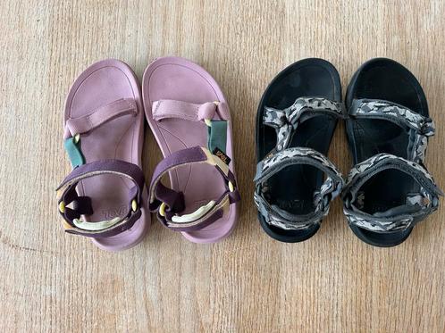 2 paar teva’s zgan maat 31(roze) & 29/30 (zwart), Kinderen en Baby's, Babykleding | Schoentjes en Sokjes, Zo goed als nieuw, Jongetje of Meisje