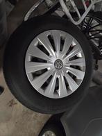 Velgen met wieldoppen Volkswagen Golf 7 all seasonbanden, Ophalen, Zo goed als nieuw
