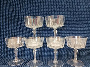 assorti Crystal d` Arques glazen beschikbaar voor biedingen