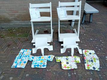 2x Stokke Tripp Trapp wit met babyset en kussentje beschikbaar voor biedingen