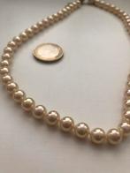 Majolica parels ketting met zilveren - goudkleurige slotje, Ophalen of Verzenden, Gebruikt, Overige kleuren, Overige materialen