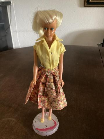 Vintage Barbie Pop met Kleding beschikbaar voor biedingen