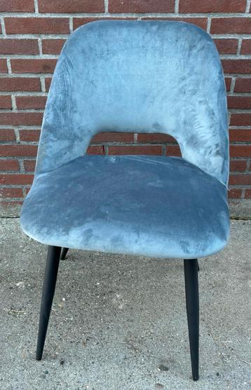 4 eetkamerstoelen beschikbaar voor biedingen