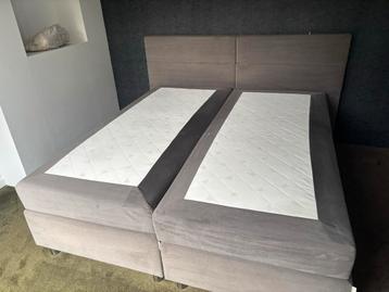 Velvet boxspring Beterbed 180x200 + hoofdbord beschikbaar voor biedingen
