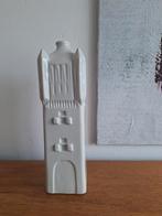 Bijzondere vaas in de vorm van  een toren, wit porselein, Wit, Aardewerk of Porselein, Ophalen of Verzenden, Zo goed als nieuw