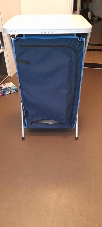 Campingkast  inclusief draag/opberghoes beschikbaar voor biedingen