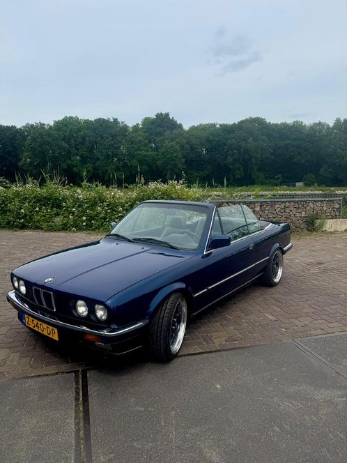 BMW 325i cabrio 1986 Blauw, Auto's, Oldtimers, Particulier, BMW, Benzine, Cabriolet, Handgeschakeld, Geïmporteerd, Blauw, Zwart