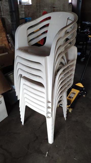 Stapelbare kunststof stoelen 10 stuks in één koop beschikbaar voor biedingen