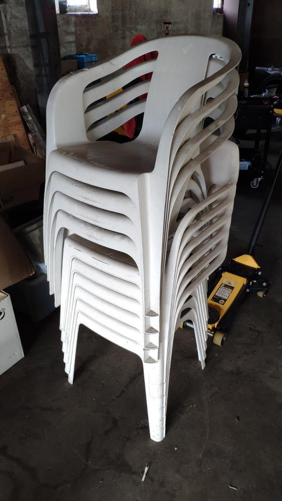 Stapelbare kunststof stoelen 10 stuks in één koop, Tuin en Terras, Tuinstoelen, Gebruikt, Plastic, Stapelbaar, Ophalen