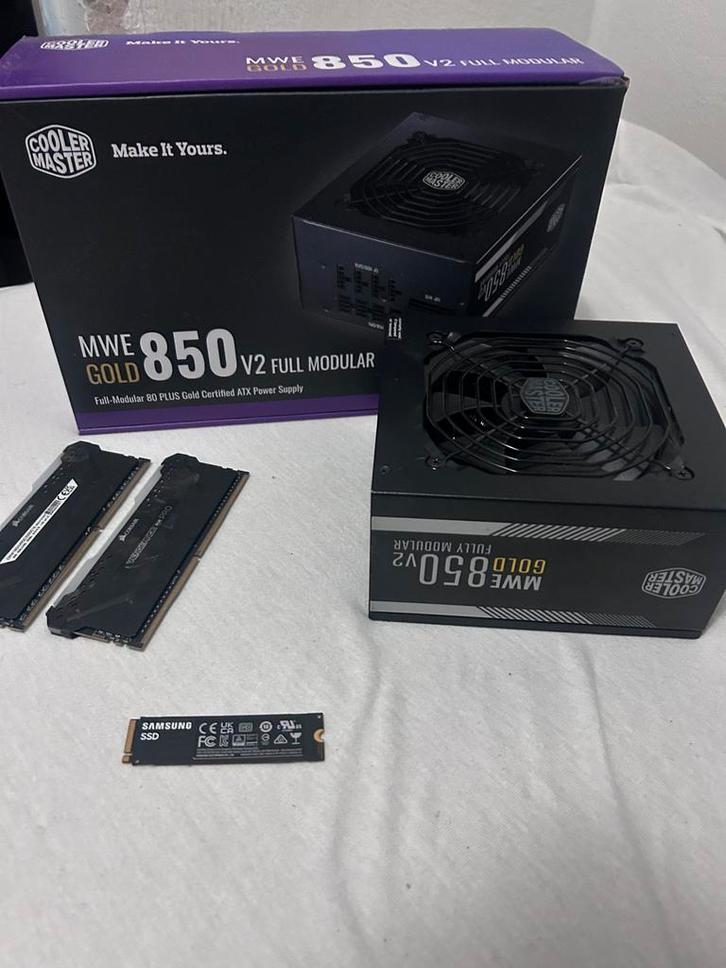 SSD, & Voeding , Coolermaster, Computers en Software, Interne voedingen, Gebruikt, Ophalen of Verzenden