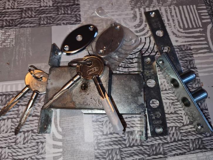 diverse insteek bijzetsloten cilinder oplegslot, Doe-het-zelf en Verbouw, Hang- en Sluitwerk, Zo goed als nieuw, Slot, Ophalen of Verzenden