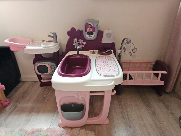 Smoby baby nurse / verzorging poppen speel centrum, Kinderen en Baby's, Speelgoed | Poppen, Zo goed als nieuw, Babypop, Ophalen