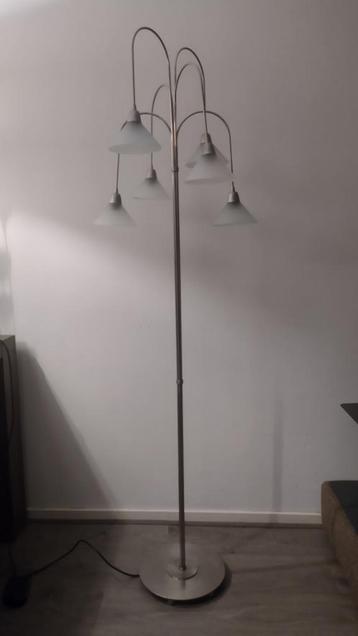 Vintage vloerlamp matglazen kapjes beschikbaar voor biedingen