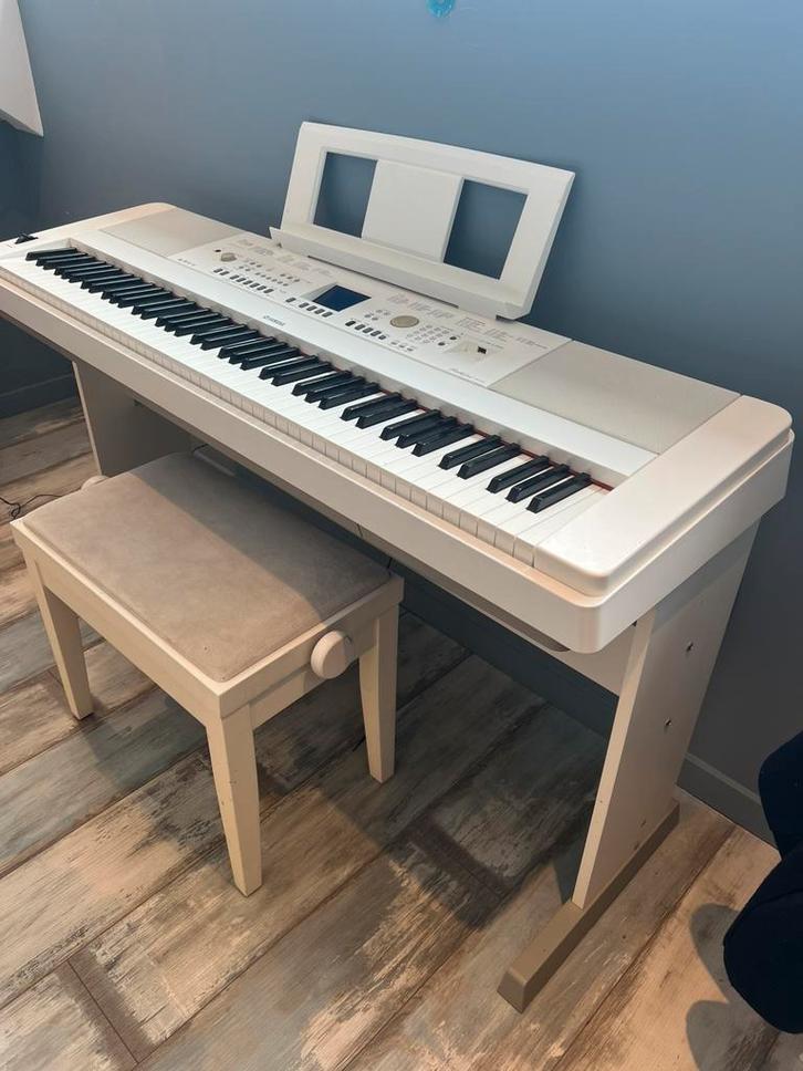 Yamaha piano, Muziek en Instrumenten, Piano's, Zo goed als nieuw, Wit, Ophalen of Verzenden