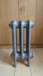 Kleine gietijzeren  rococo radiator, Doe-het-zelf en Verbouw, Verwarming en Radiatoren, 30 tot 80 cm, Gebruikt, Radiator, Minder dan 60 cm