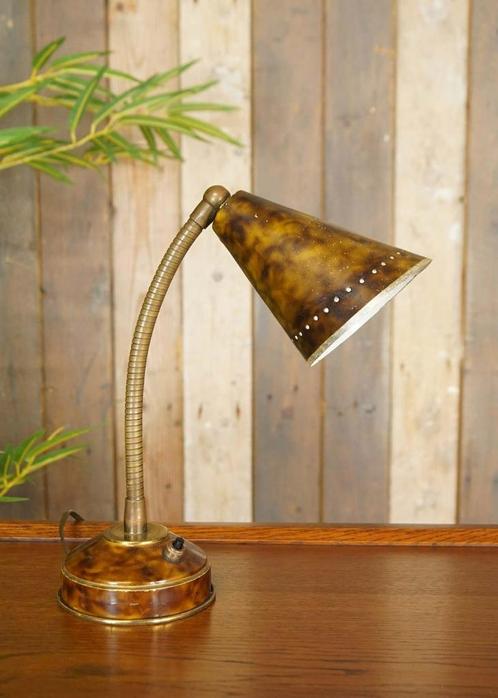 Oude metalen bureaulamp uit Frankrijk - okergeel/bruin, Huis en Inrichting, Lampen | Tafellampen, Gebruikt, Minder dan 50 cm, Ophalen of Verzenden