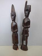 Twee houten voorouder beeldjes uit Lombok., Verzenden