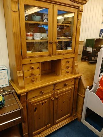 Massief Grenen Buffetkast met Glasdeuren beschikbaar voor biedingen