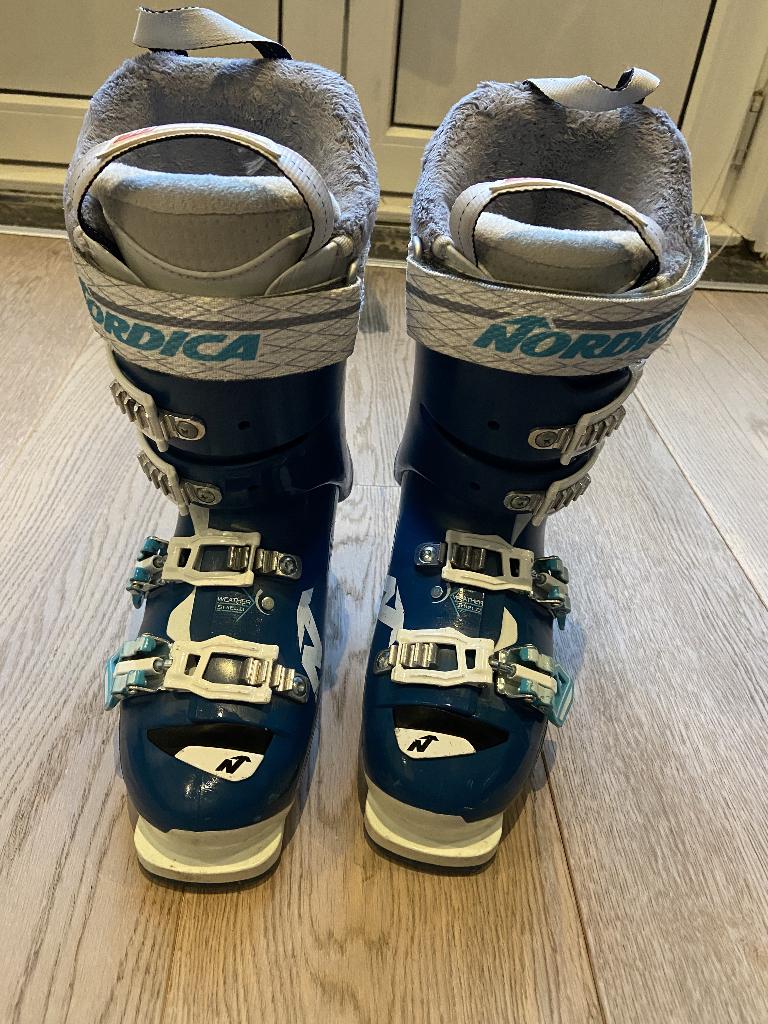 Skischoenen vrouwen - Nordica maat 23-23.5 (wit/blauw), Ophalen, 140 tot 160 cm, Gebruikt, Schoenen