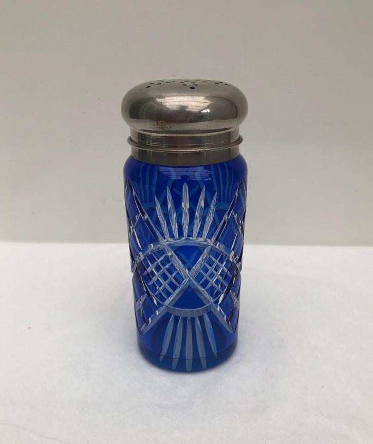 Kristal geslepen   poeder/suikerstrooier  met blauw overlay, Antiek en Kunst, Antiek | Glas en Kristal, Ophalen of Verzenden