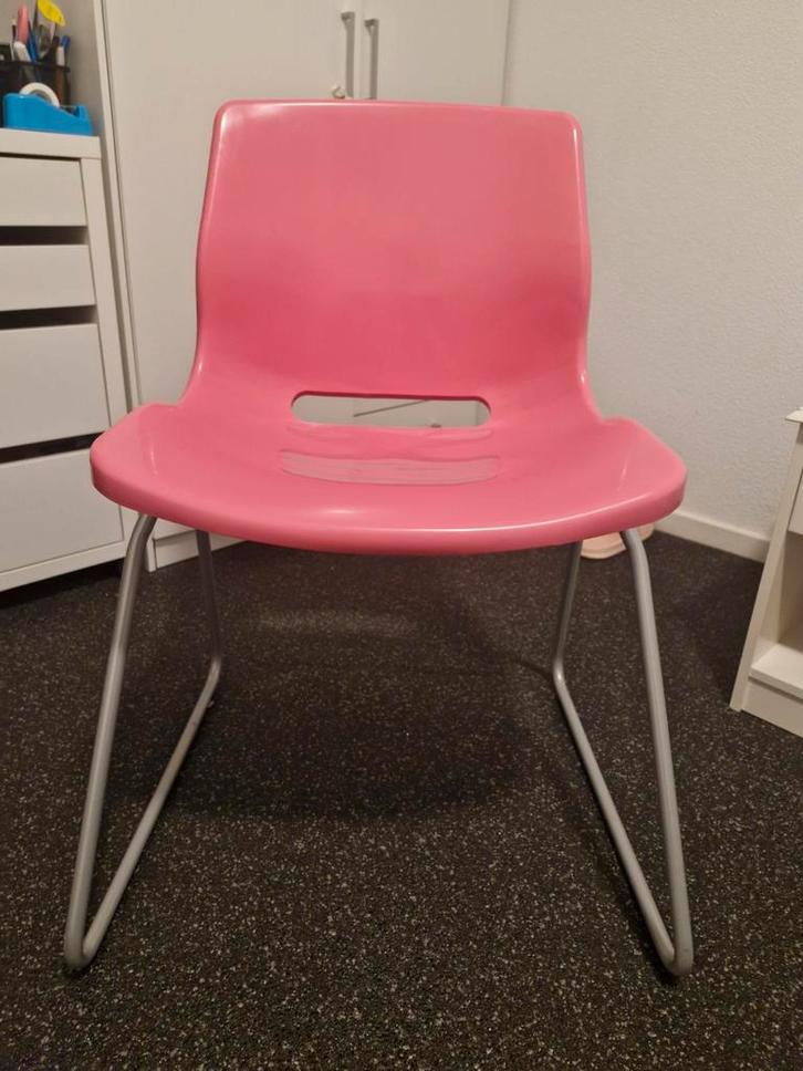Roze stoel. In goede staat en zeker ook geschikt als bureau, Huis en Inrichting, Stoelen, Gebruikt, Eén, Overige materialen, Overige kleuren