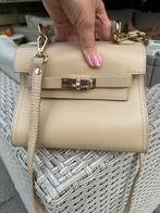 Geheel nieuwe beige kleur leren tas, Sieraden, Tassen en Uiterlijk, Tassen | Damestassen, Ophalen of Verzenden, Nieuw, Beige
