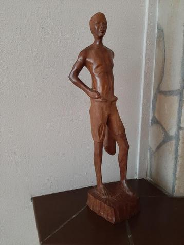 Houtsnijwerk uit Afrika beschikbaar voor biedingen