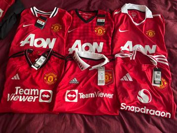 Manchester united shirt collectie bnwt size L beschikbaar voor biedingen