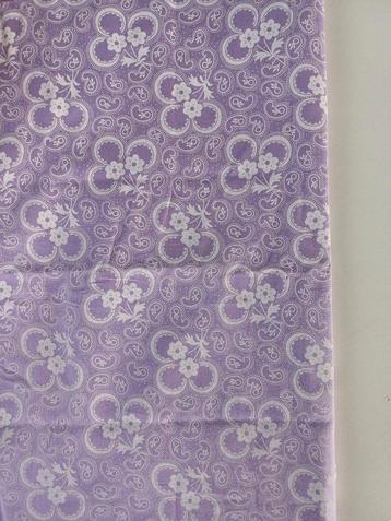 Lap stof folklore print paars beschikbaar voor biedingen