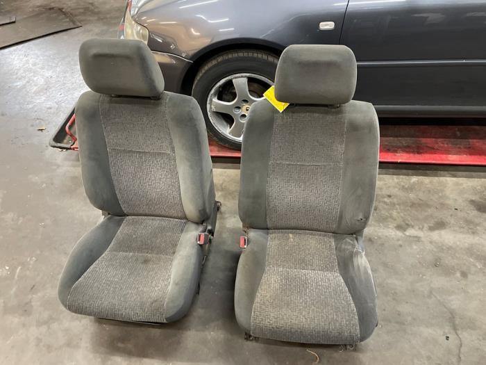 Voorstoelen links + rechts van een Toyota Landcruiser, Auto-onderdelen, Interieur en Bekleding, Toyota, Gebruikt, 3 maanden garantie