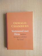 Oswald Chambers - Vertrouwd met Hem, Oswald Chambers, Ophalen of Verzenden, Zo goed als nieuw