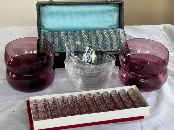 VINGERKOMMEN, ONDERZETTERS, MESSENLEGGERS IN CASSETTE, Antiek en Kunst, Antiek | Glas en Kristal, Verzenden