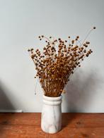 Wit marmer vaasje met bruine droogbloemtjes., Ophalen of Verzenden