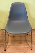Vitra Eames Stoel - Grijs, Ophalen, Kunststof, Gebruikt, Eén