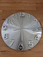 Aluminium Wandklok 60cm - Moderne Uitstraling, Huis en Inrichting, Woonaccessoires | Klokken, Ophalen of Verzenden, Zo goed als nieuw