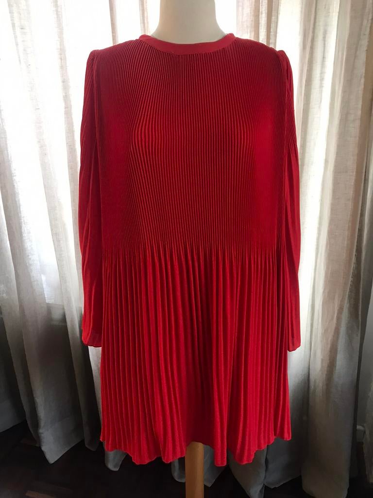 Rode feest plise jurk  Zara, Kleding | Dames, Jurken, Ophalen of Verzenden, Zo goed als nieuw, Rood, Boven de knie