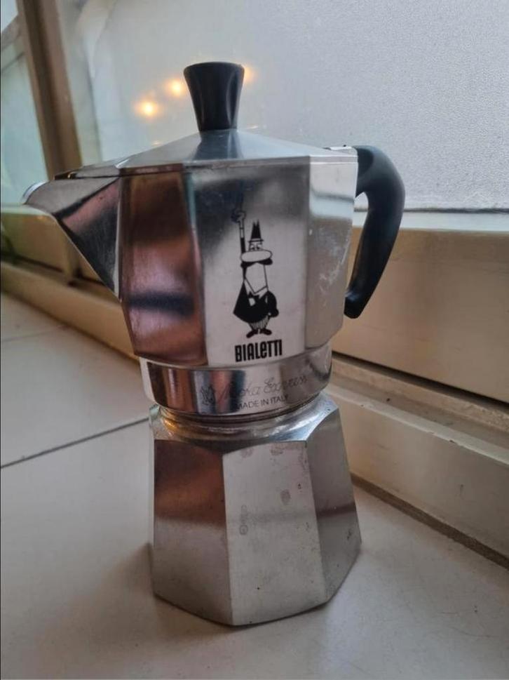 Espressopotje / percolator van Bialetti, 2 kopjes, Huis en Inrichting, Keuken | Keukenbenodigdheden, Zo goed als nieuw, Ophalen of Verzenden