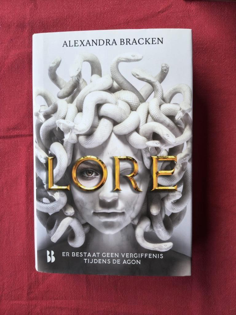 Lore, Ophalen of Verzenden, Zo goed als nieuw