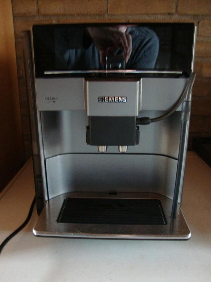 SIEMENS EQ.6 Plus s100 storing lekbak, Witgoed en Apparatuur, Koffiezetapparaten, Niet werkend, Koffiebonen, Koffiemachine, 2 tot 4 kopjes