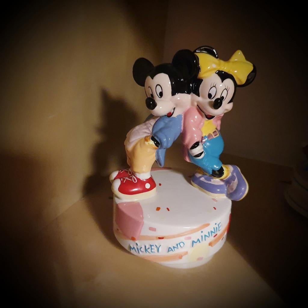 Disney Minnie & Mickey Schmid Muziekdoos - Close to You, Ophalen of Verzenden, Mickey Mouse, Zo goed als nieuw, Beeldje of Figuurtje