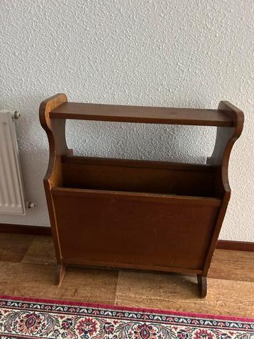 Vintage eiken  tijdschriftenrek krantenbak beschikbaar voor biedingen