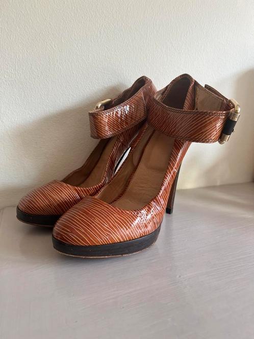 Hugo Boss Sandalen met hak,   maat 37   kleur: bruin lakleer, Kleding | Dames, Schoenen, Zo goed als nieuw, Pumps, Zwart, Ophalen of Verzenden